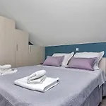 Beso * Makarská