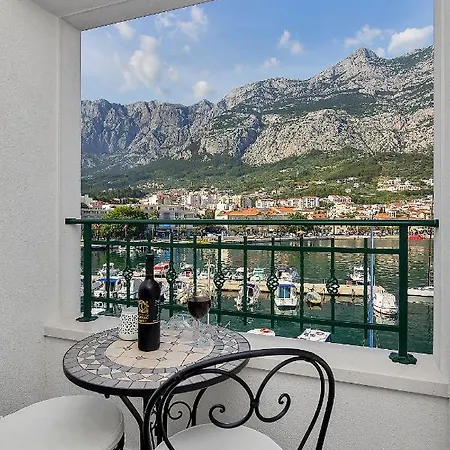 Beso Apartman Makarska